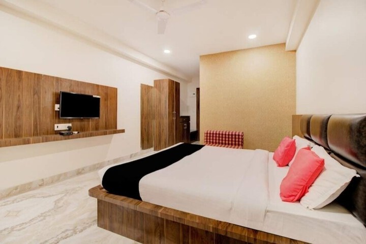 Room 14 of 32