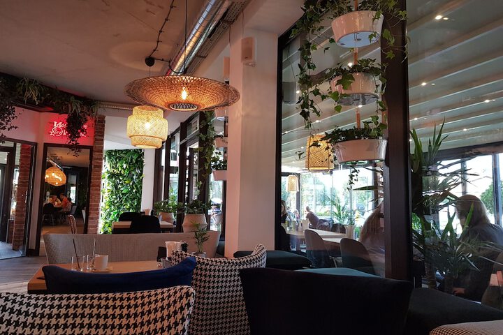 Dining 36 of 47