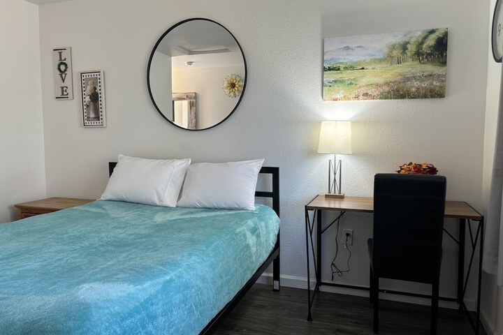 1 Queen Bed (4 of 103)
