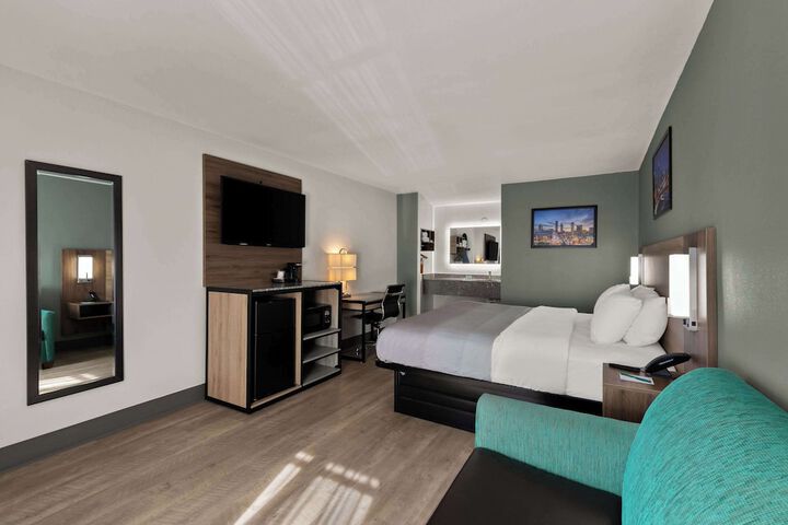 1 King Bed (5 of 20)