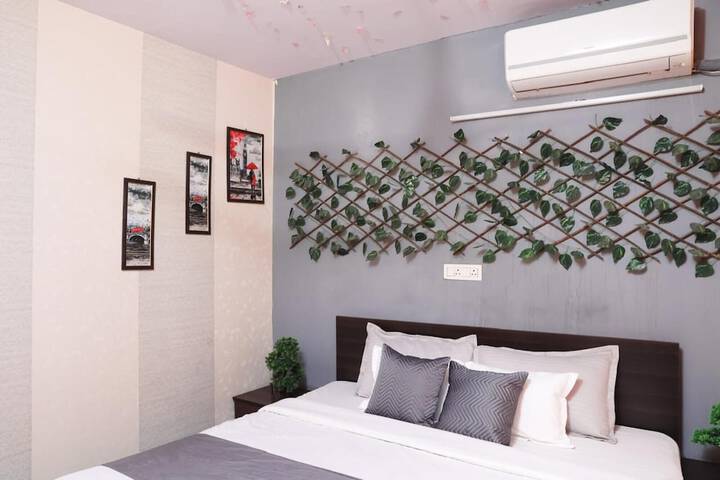 Room 3 of 9