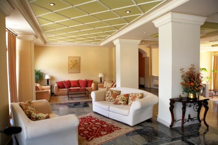 Entrance & Lobby