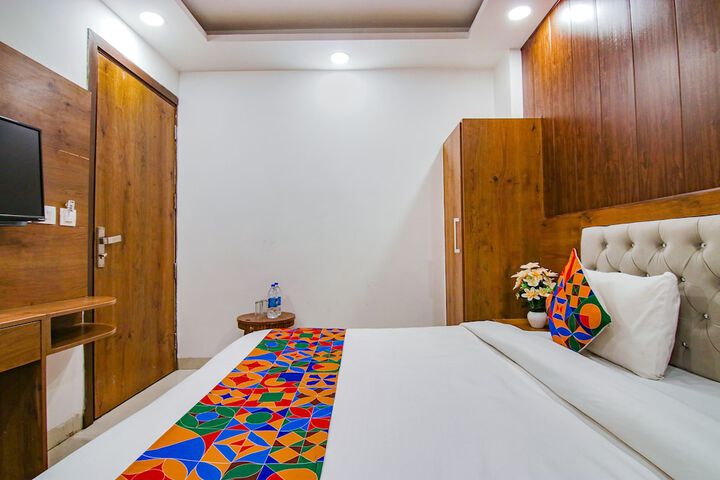 Room 10 of 24