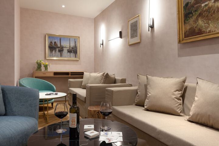 Entrance & Lobby