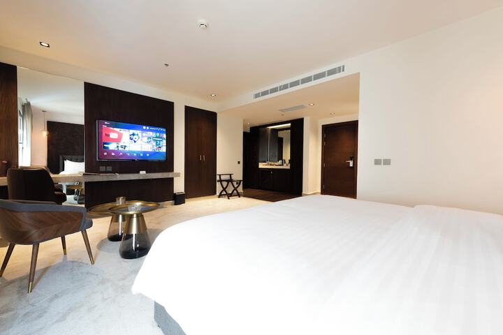 Room 2 of 32