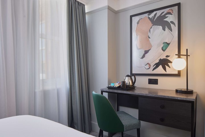 Room 19 of 182
