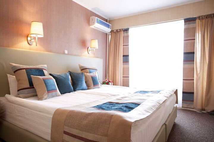 Room 6 of 30