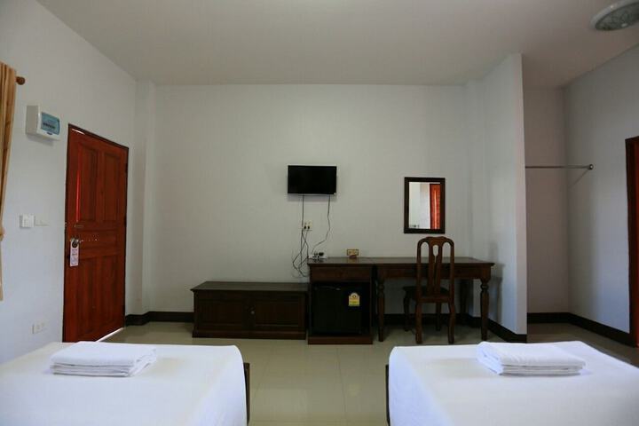 Room 4 of 34