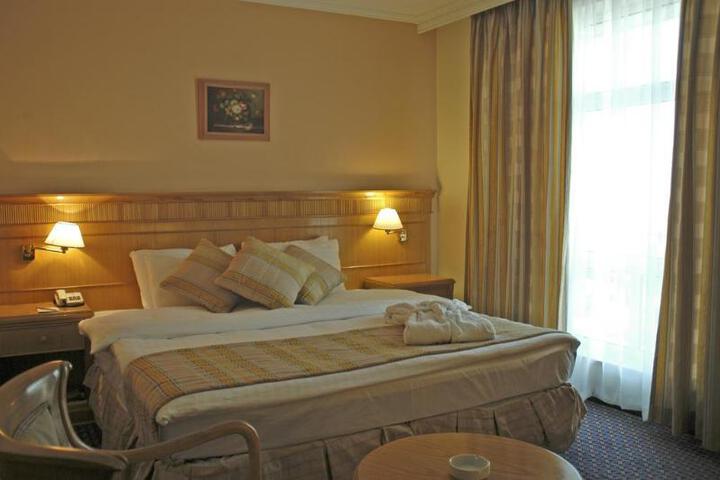Room 3 of 6