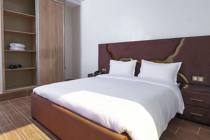 Room 2 of 20