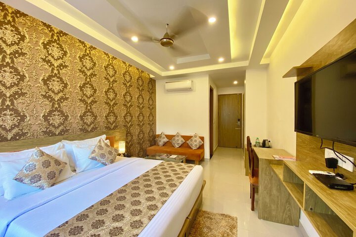 Room 4 of 27