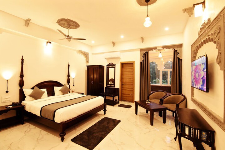 Room 9 of 32
