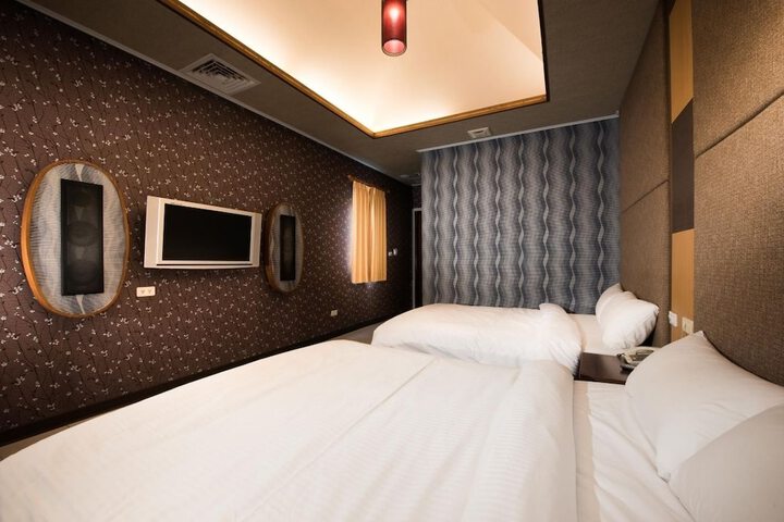 Room 3 of 17