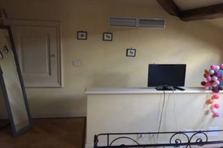 Room 9 of 19