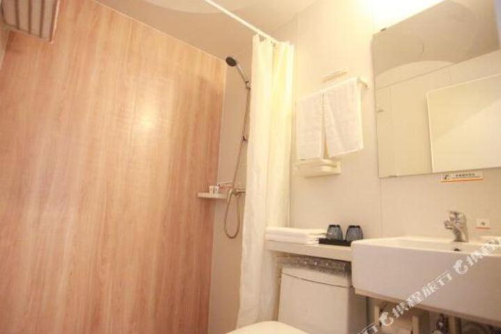 Super 8 Hotel (Maanshan Bowang Lianhua Square)