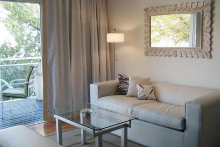 Arevalo Suites