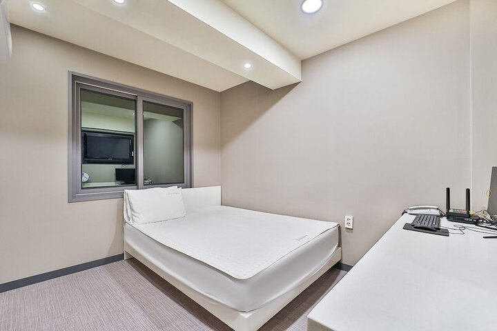 Room 13 of 53