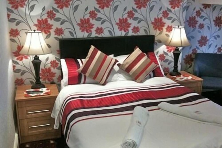 Room 8 of 18