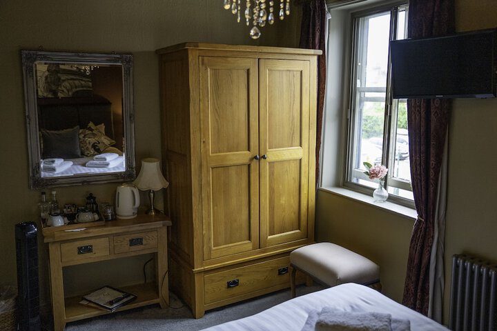 Room 25 of 144