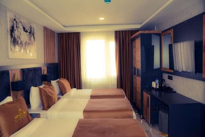 Room 6 of 24