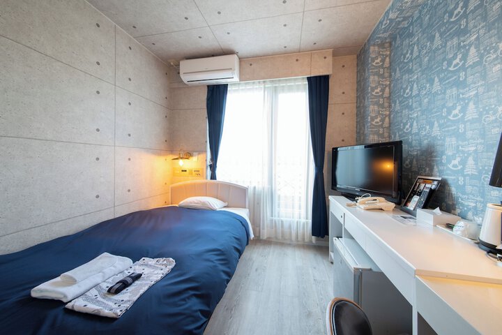Room 8 of 84