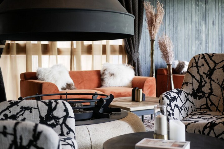 Lounge 51 of 58