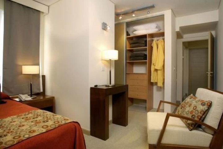 Room 4 of 32