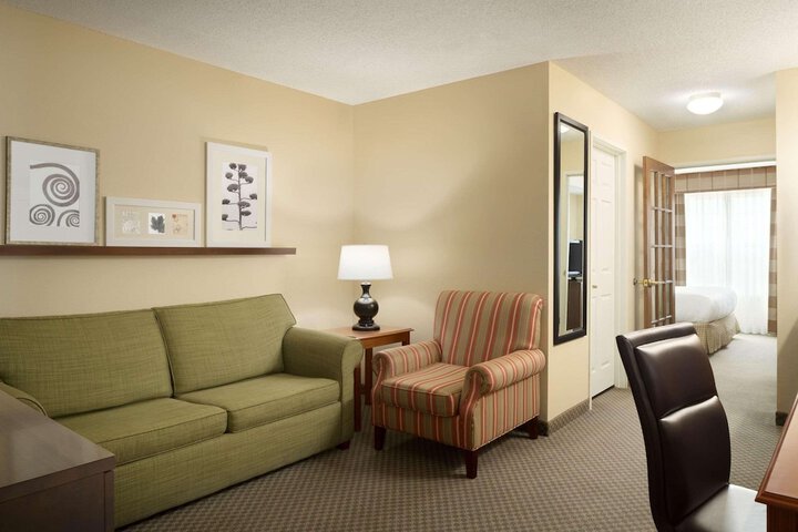 1 King Bed (5 of 8)