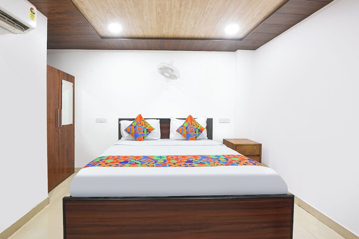 Room 12 of 30