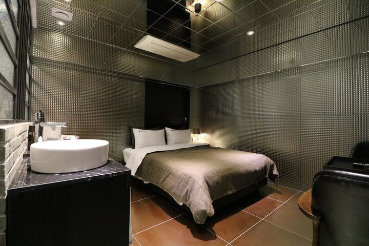 Room 17 of 29