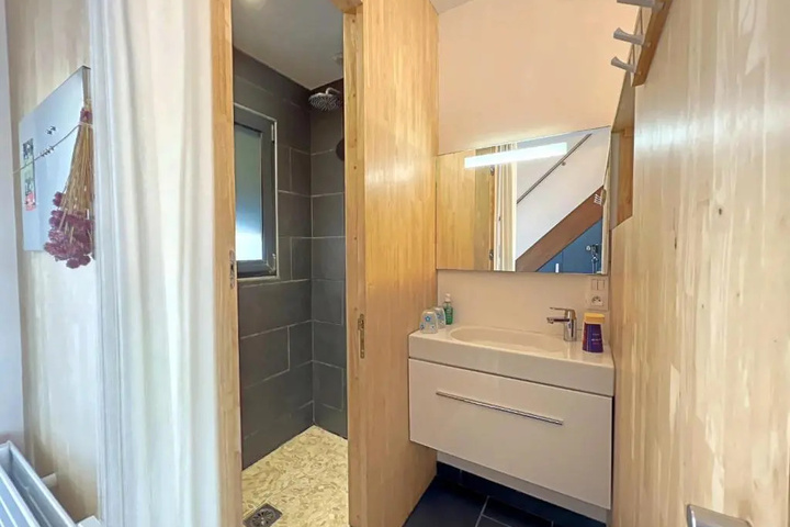Room 8 of 13