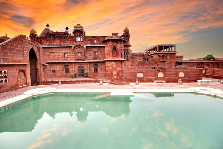 Hotel with Pool