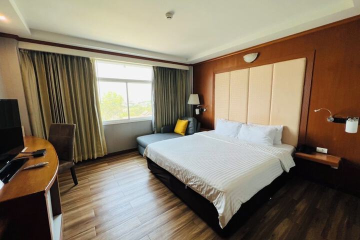 Room 8 of 24