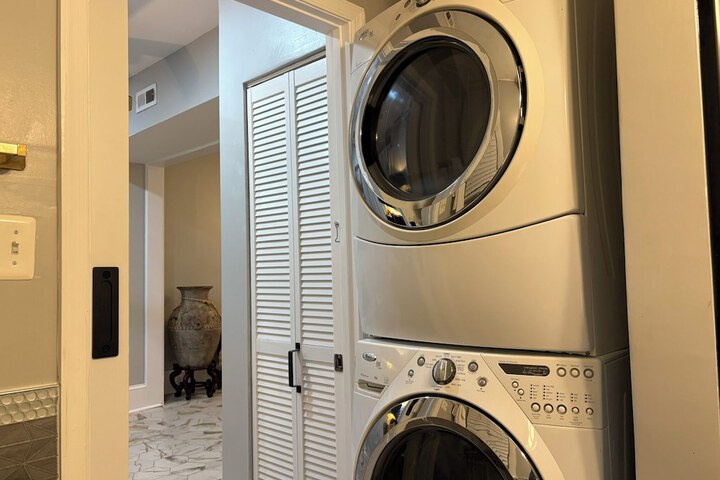 Laundry 18 of 21