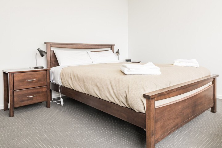 Room 2 of 32