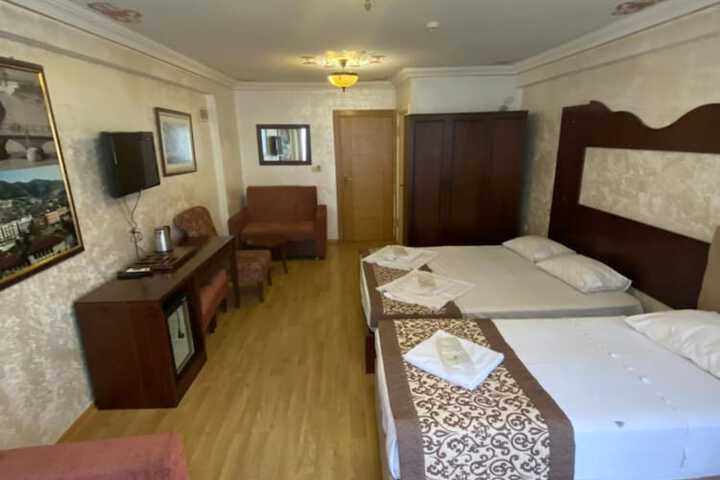 Room 9 of 27