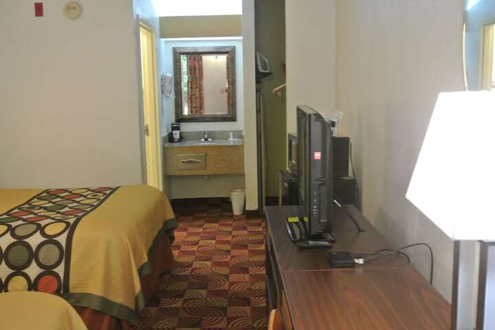 2 Double Beds (3 of 6)