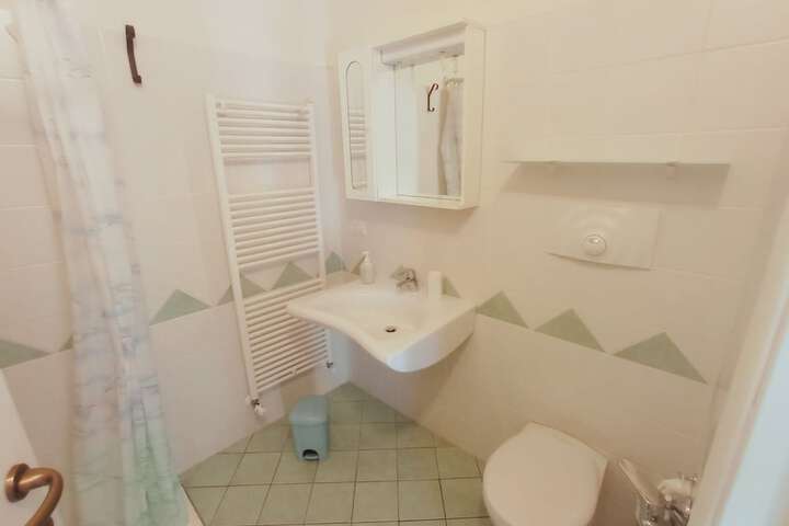 Room 14 of 30