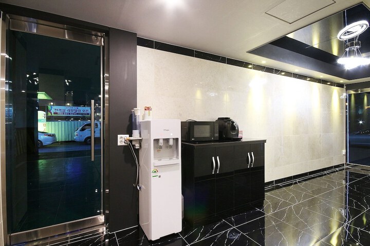 Hotel Interior 112 of 118
