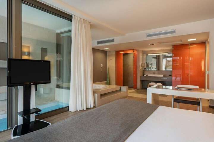 Room 172 of 425
