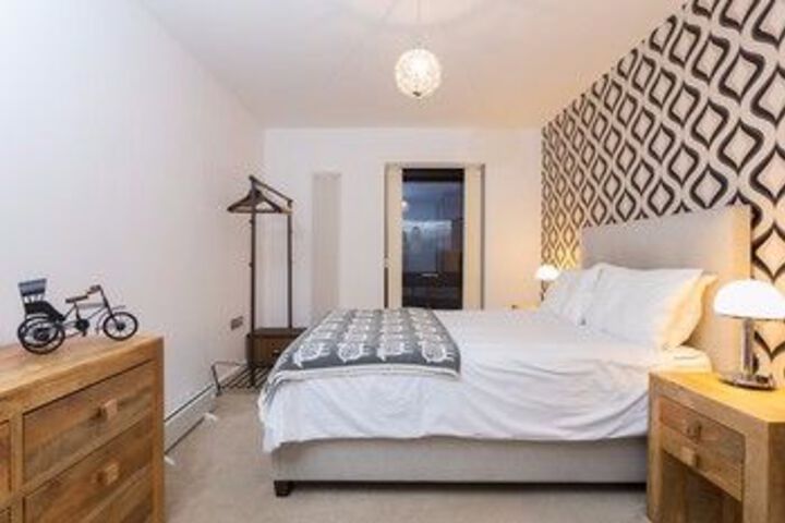Room 4 of 18