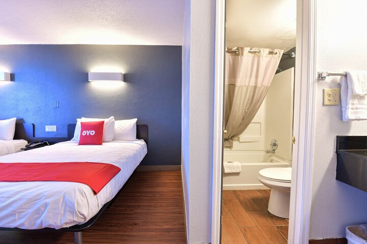 2 Queen Beds (12 of 13)