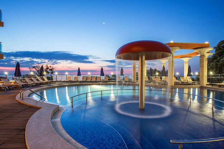 Pools & Facilities