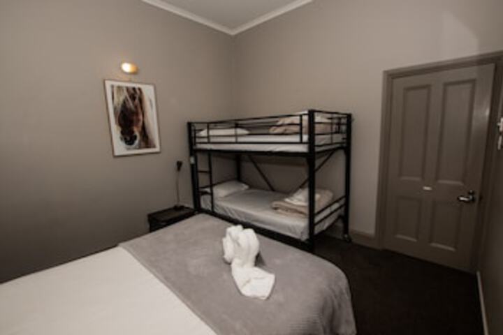 Room 37 of 243