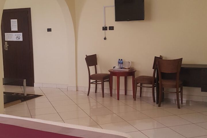 Room 12 of 32