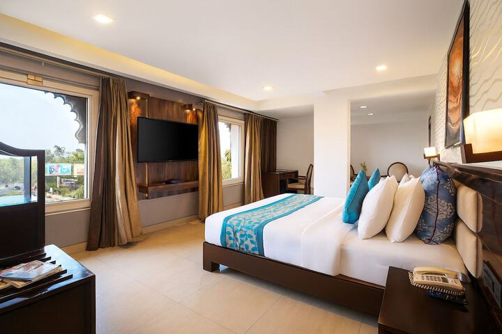 Room 17 of 37