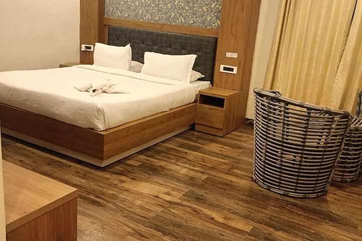 Room 5 of 40