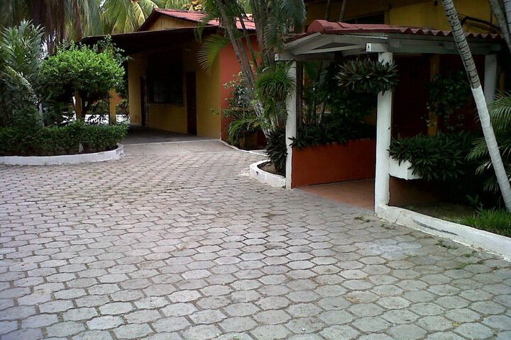 Hotel Exterior 28 of 31