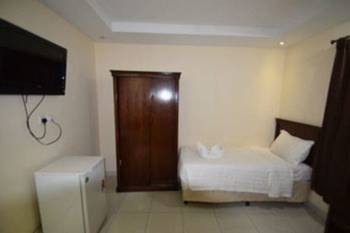 Room 2 of 15