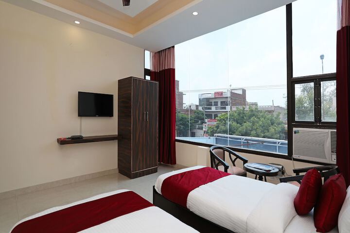Room 10 of 19